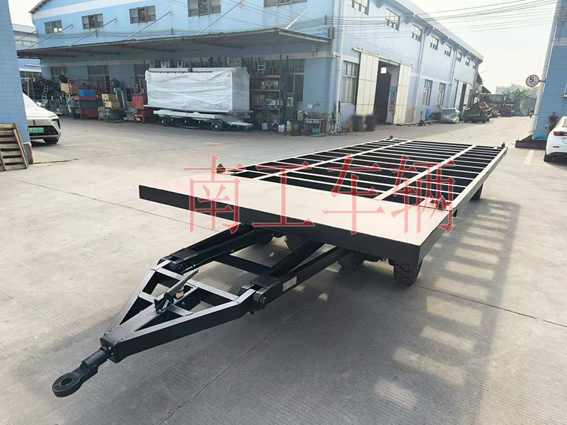 12吨骨架式球友会(中国) 带角锁刹车全挂车