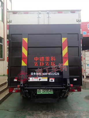 1676082656864671.jpg 新能源电动汽车尾板3I.jpg