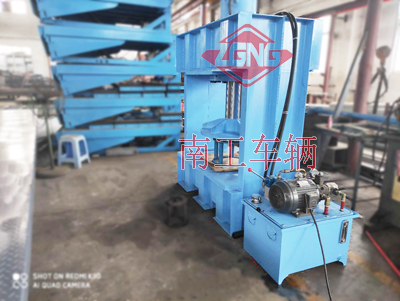 1685523933577076.jpg 150吨压胎机1I.jpg