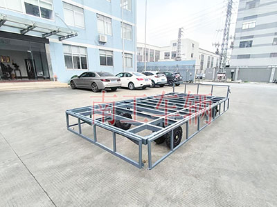 1754271818741416.jpg 4吨骨架式球友会(中国) 带下翻护栏工具拖车5I.jpg