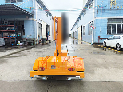 1757557287403386.jpg 0.5吨小型LED交通诱导屏道路指示牌交通警示工具拖车5I.jpg